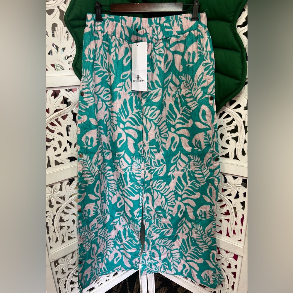 NWT Lex Breezy any button gauze linen pants. Lauae print. Color: aqua/cream XL